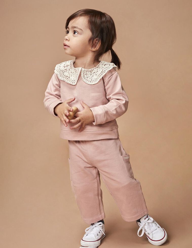 Pantal&oacute;n de chandal lila