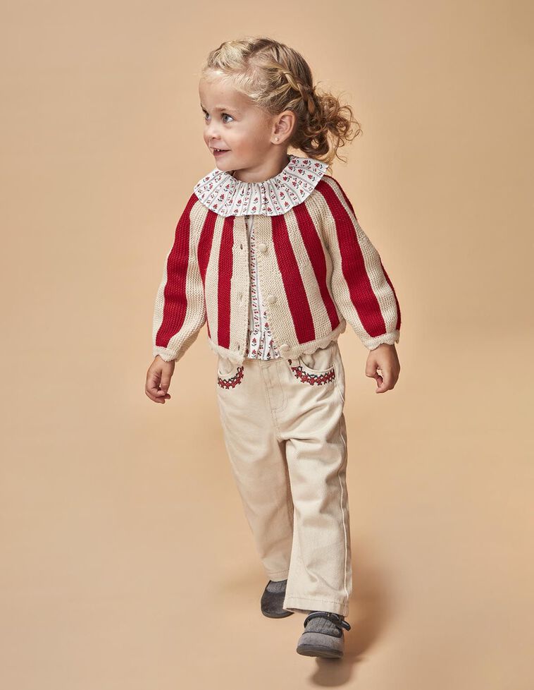 Pantal&oacute;n recto con bordados piedra