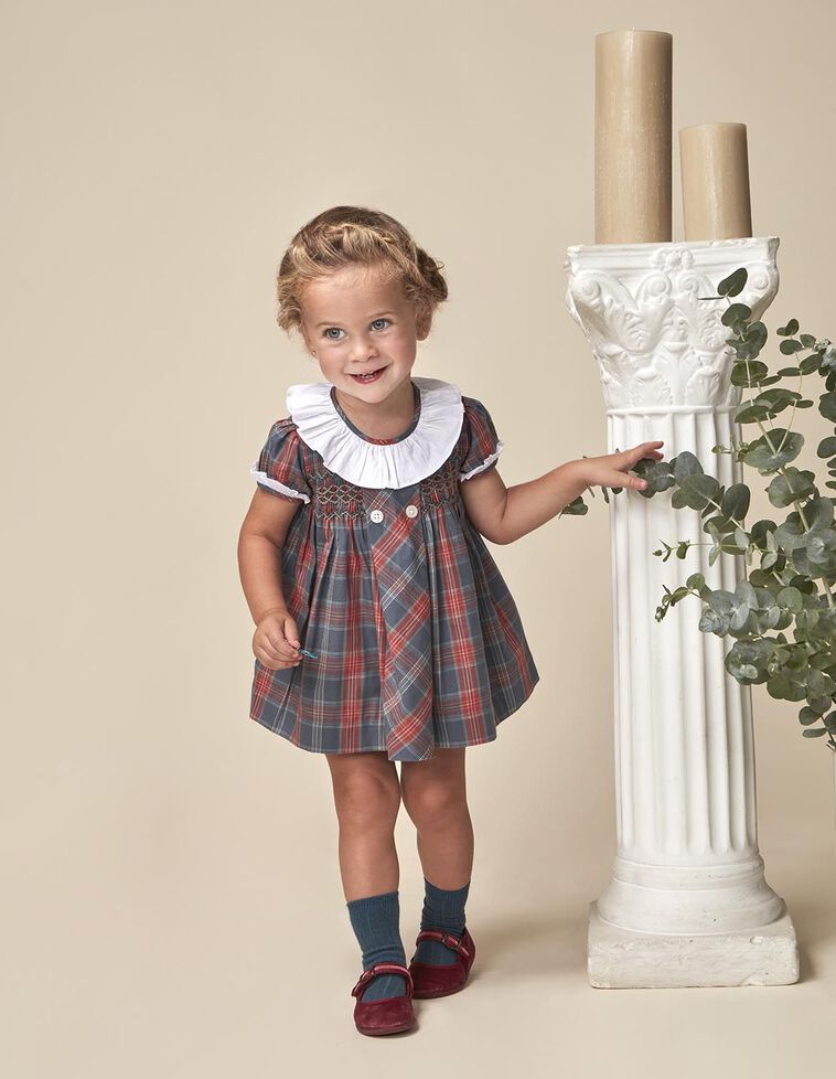 Vestido cuadros escoceses con cubrepañal azul claro