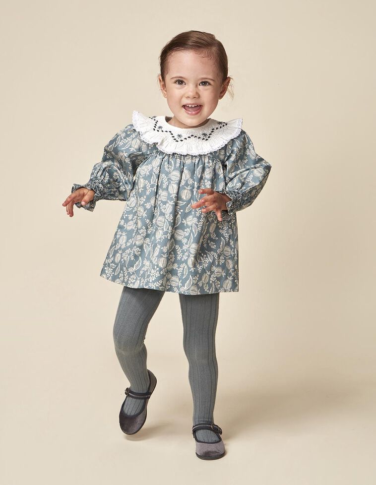 Vestido cuello nido de abeja a mano azul claro