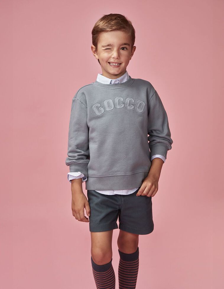 Pantalón corto con bolsillos azul claro