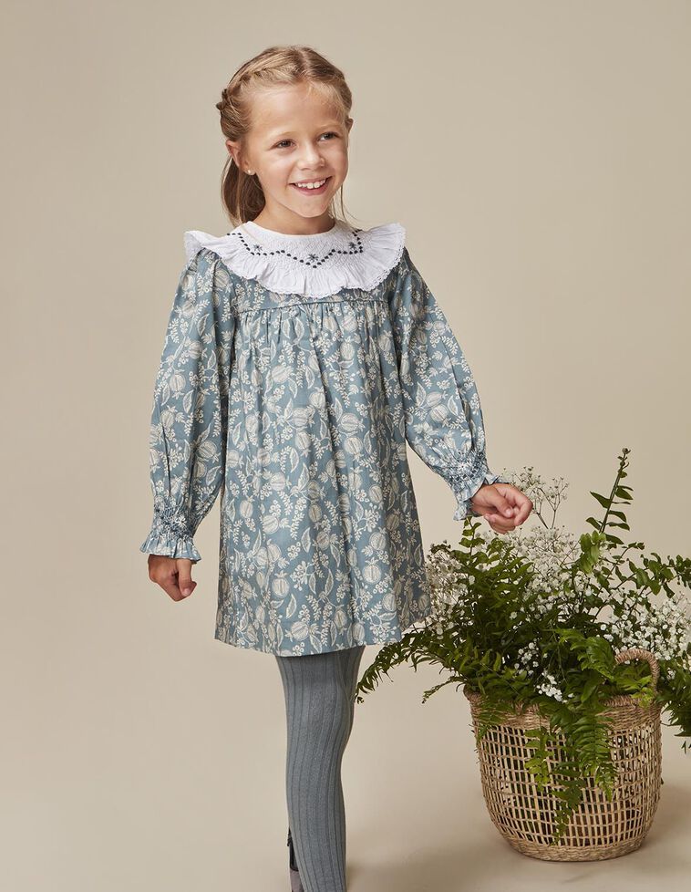 Vestido cuello nido de abeja a mano azul claro