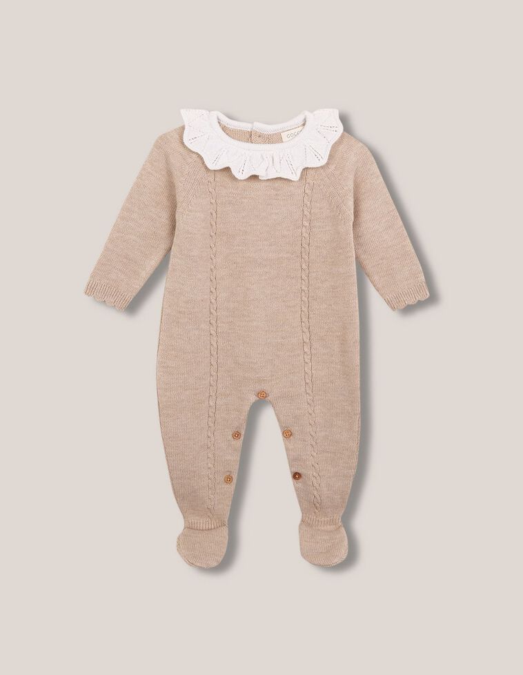 Pelele con lana de ochos y cuello volante marrón claro