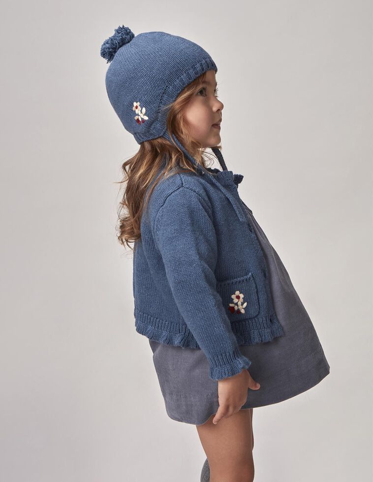 Gorro azul con bordados