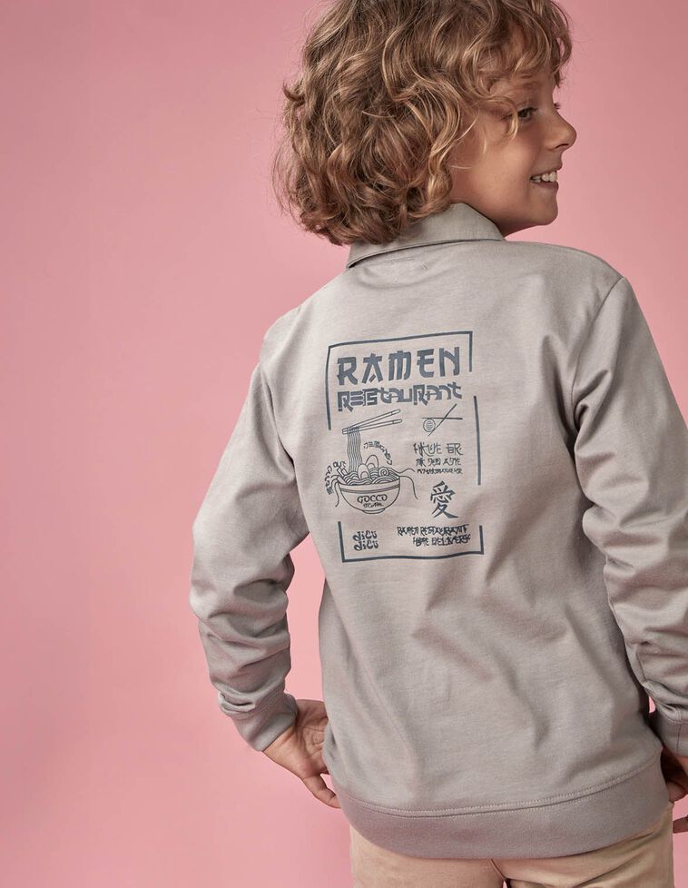 Polo con gráfico de ramen gris