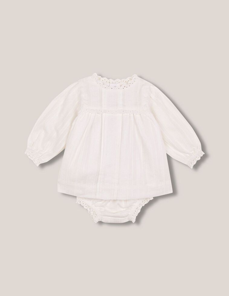 Vestido de manga larga con jaretas y cinta bordada blanco