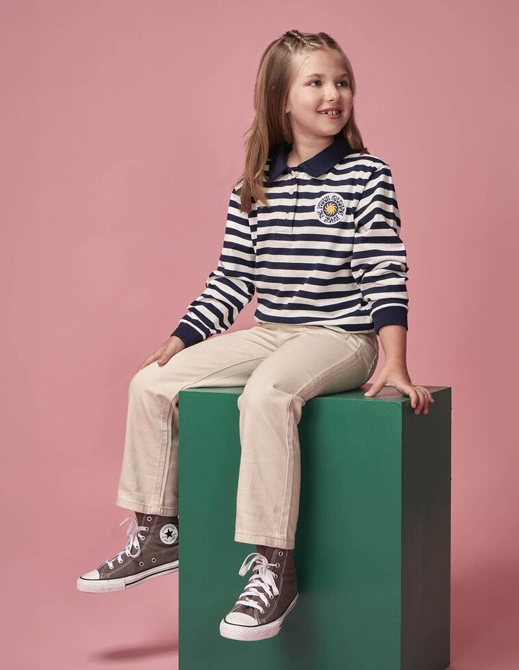 Polo de rayas con parche de paris blanco