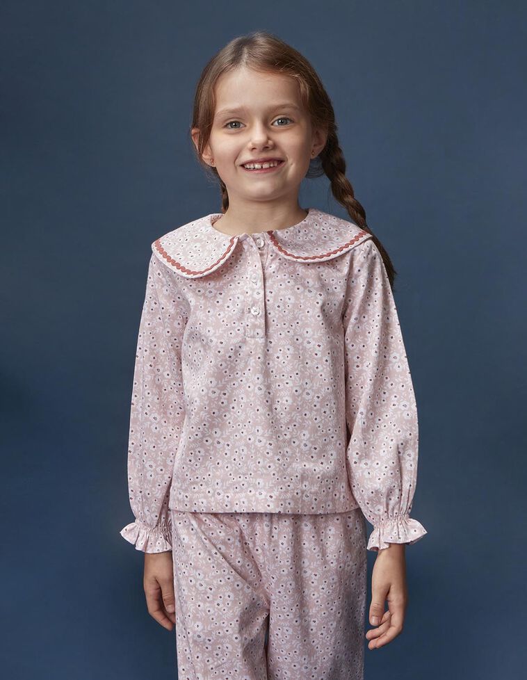 Pijama estampado de flores rosa